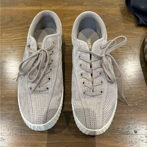 Women’s light gray tetron sneakersg